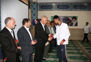 خیرین ایلامی 22 زندانی را از زندان آزاد کردند