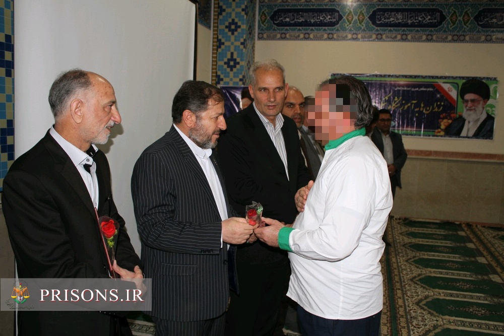خیرین ایلامی 22 زندانی را از زندان آزاد کردند