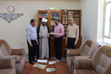 تقدیر از کارکنان و زندانیان فعال عرصه کتابخوانی در اردوگاه حرفه‌آموزی و کاردرمانی بوشهر