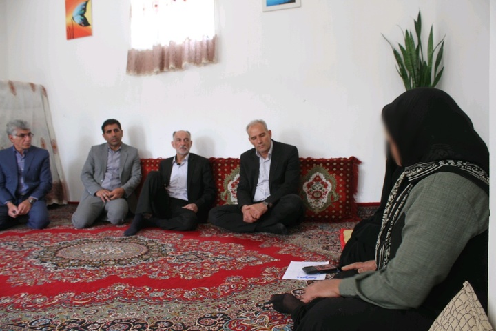 فراهم‌سازی زمینه اشتغال خانگی در سرکشی مدیرکل زندان‌های ایلام از خانواده زندانیان