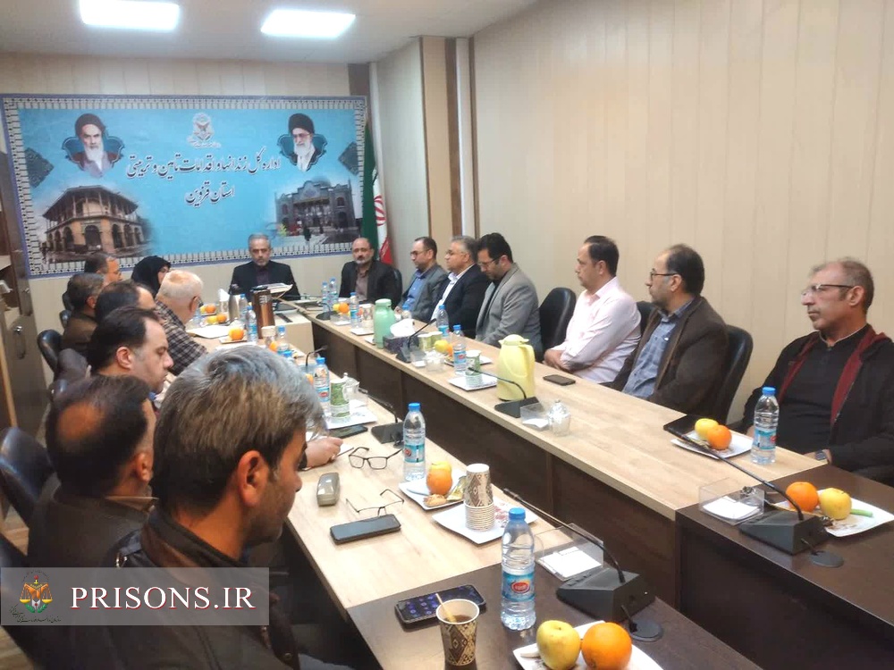 تجلیل از کارکنان اداری و مالی زندانهای استان قزوین