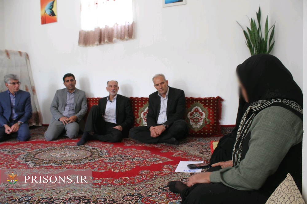فراهم‌سازی زمینه اشتغال خانگی در سرکشی مدیرکل زندان‌های ایلام از خانواده زندانیان