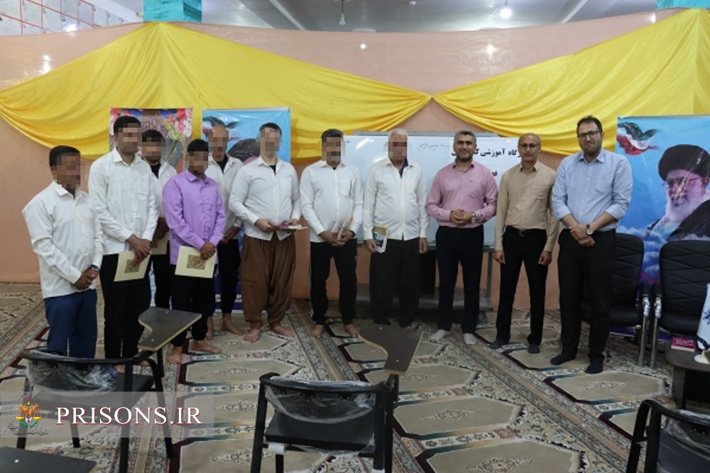 برگزاری کارگاه آموزشی کتابداران و تقدیر از فعالان کتابخوانی در زندان دشتستان برگزاری کارگاه آموزشی کتابداران و تقدیر از فعالان کتابخوانی در زندان دشتستان