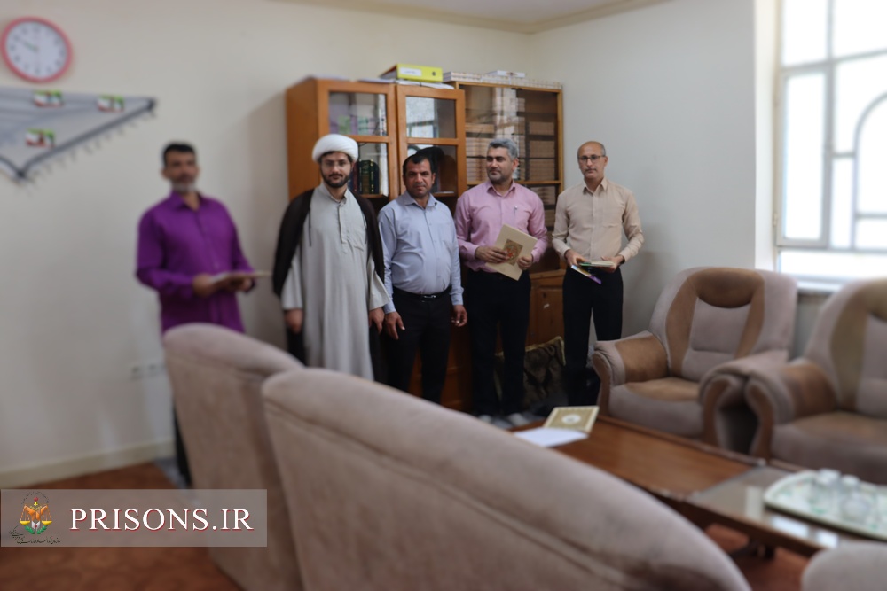 تقدیر از کارکنان و زندانیان  فعال عرصه کتابخوانی  در اردوگاه حرفه آموزی و کار درمانی بوشهر