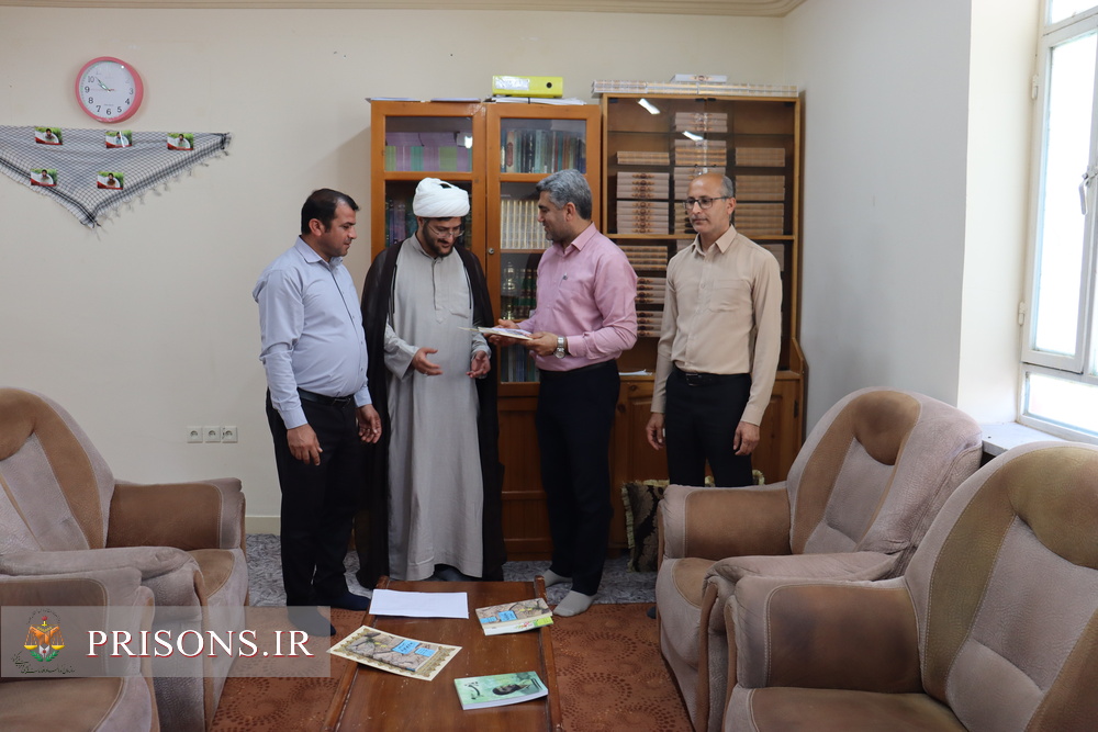 تقدیر از کارکنان و زندانیان فعال عرصه کتابخوانی در اردوگاه حرفه‌آموزی و کاردرمانی بوشهر
