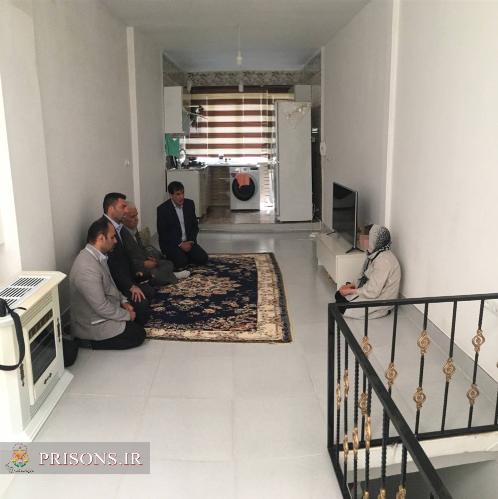 بازدید مدیرکل زندان‌های کردستان از خانواده‌های نیازمند تحت پوشش انجمن حمایت زندانیان سنندج