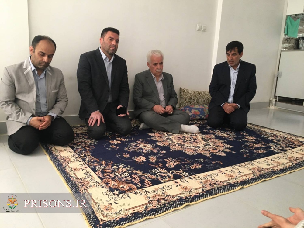 بازدید مدیرکل زندان‌های کردستان از خانواده‌های نیازمند تحت پوشش انجمن حمایت زندانیان سنندج