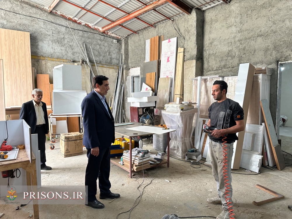 بازدید مدیرکل زندان‌های استان کردستان از مجتمع اشتغال زندانیان در سرخ‌دزج و کارگاه تولید ام دی اف