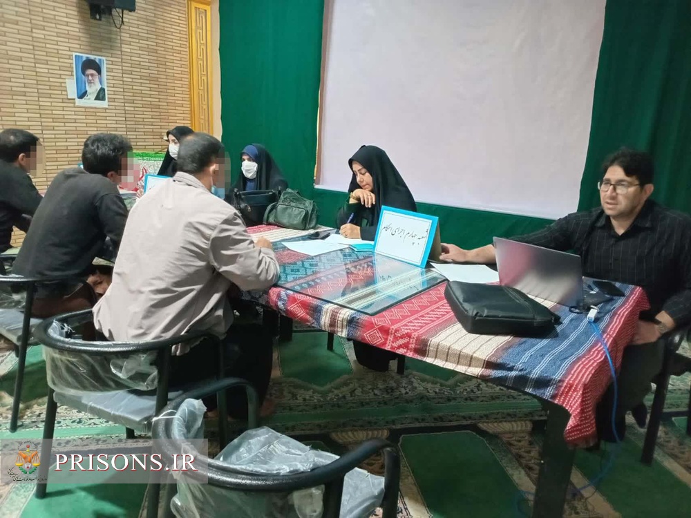 دیدار چهره به چهره ۱۰۳ زندانی با قضات اجرای احکام در میز خدمت زندان مرکزی اراک دیدار چهره به چهره ۱۰۳ زندانی با قضات اجرای احکام در میز خدمت زندان مرکزی اراک