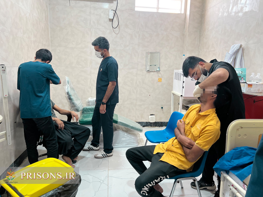 پزشکان خیّر ۹۰ خدمت درمانی به مددجویان زندان منوجان ارائه کردند پزشکان خیّر ۹۰ خدمت درمانی به مددجویان زندان منوجان ارائه کردند