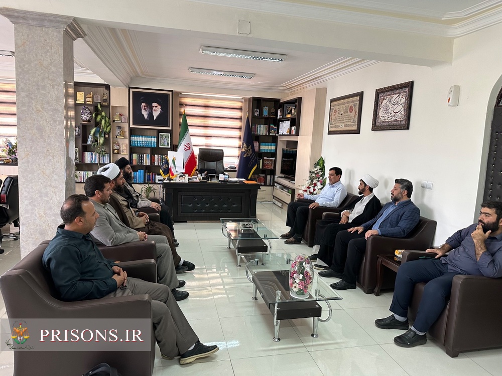 دیدار مسئولان حوزه علمیه استان کردستان با مدیرکل زندان‌های استان و امضای تفاهم‌نامه همکاری