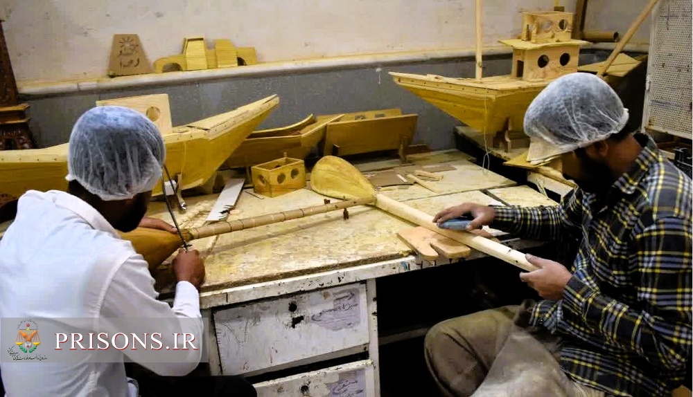 ساخت ساخت سازهای سنتی توسط زندانیان تربت جامی ساخت ساخت سازهای سنتی توسط زندانیان تربت جامی