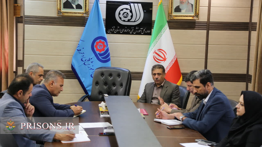 تاکید مدیرکل زندانهای استان قزوین بر توسعه مهارت‌آموزی زندانیان