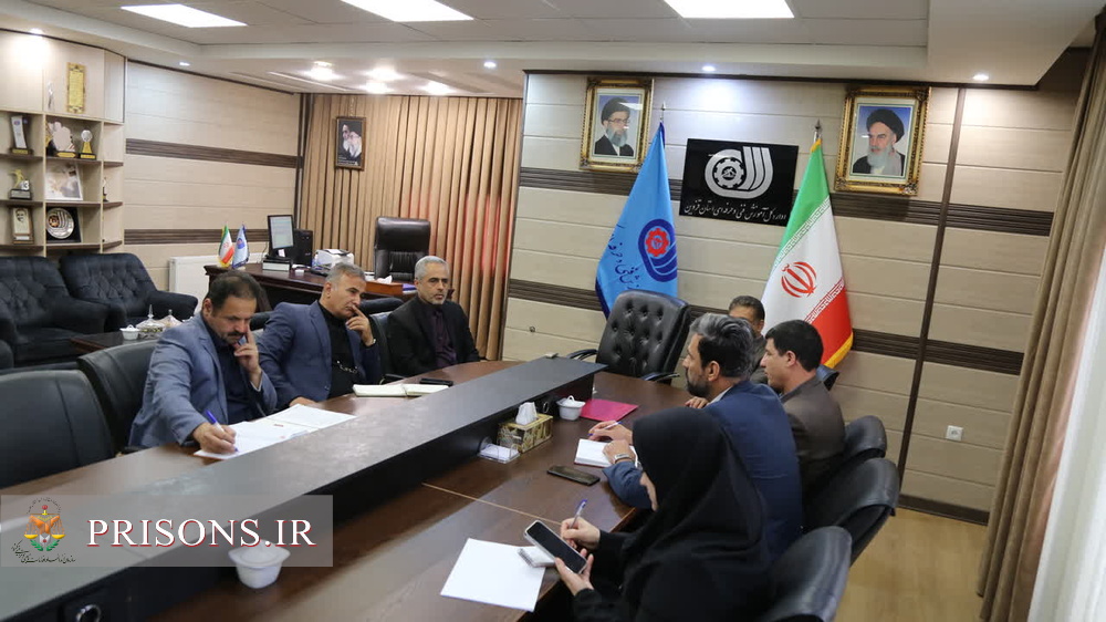 تاکید مدیرکل زندانهای استان قزوین بر توسعه مهارتآموزی زندانیان تاکید مدیرکل زندانهای استان قزوین بر توسعه مهارتآموزی زندانیان
