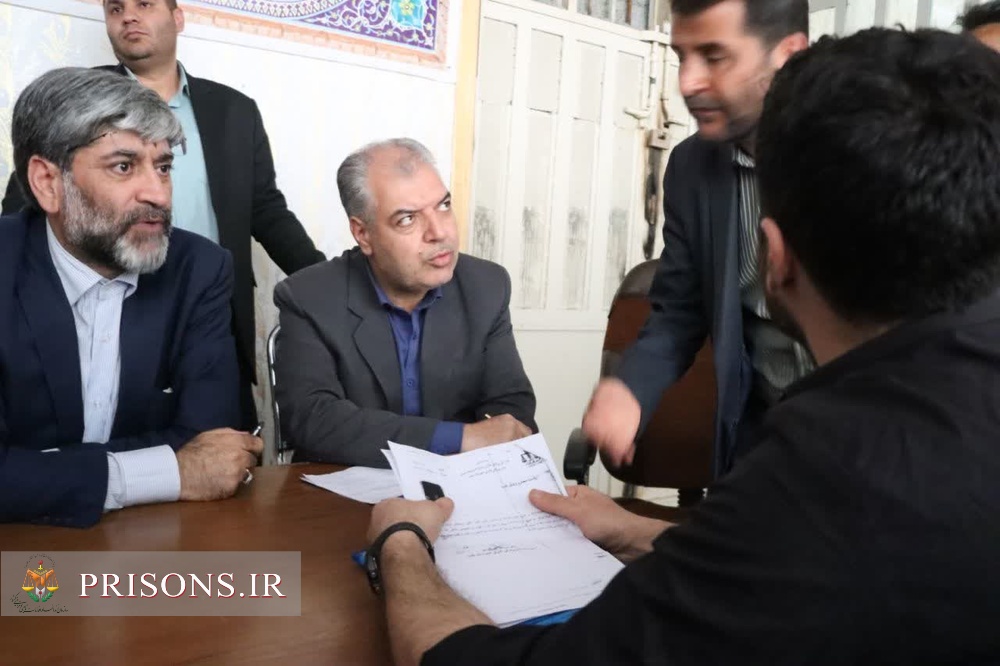 آزادی ۳زندانی واجدشرایط نتیجه دیدار رئیسکل دادگستری آذربایجان غربی با مددجویان زندان نقده آزادی ۳زندانی واجدشرایط نتیجه دیدار رئیسکل دادگستری آذربایجان غربی با مددجویان زندان نقده