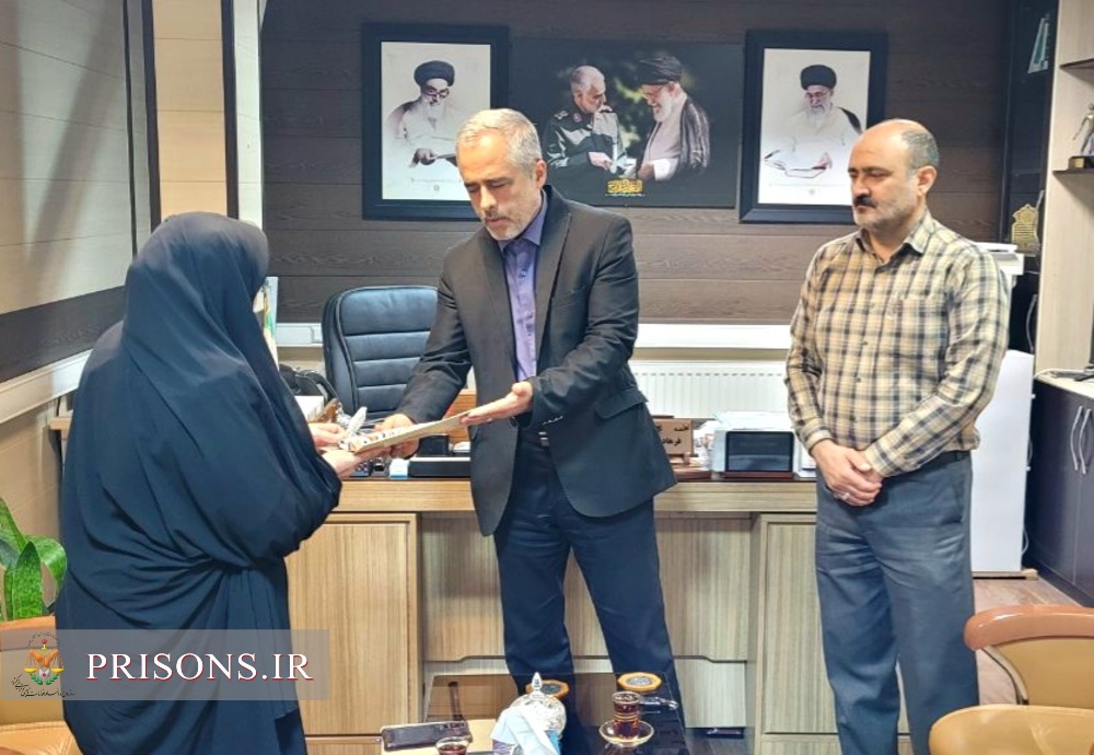تقدیر از بانوان شاغل زندانهای استان قزوین بمناسبت میلاد مسعود حضرت معصومه(س) تقدیر از بانوان شاغل زندانهای استان قزوین بمناسبت میلاد مسعود حضرت معصومه(س)