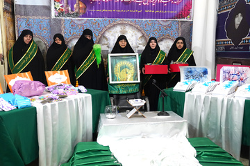 اندرزگاه نسوان قم معطر به پرچم گنبد مطهر امام رضا (ع)