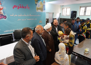 با دخترم