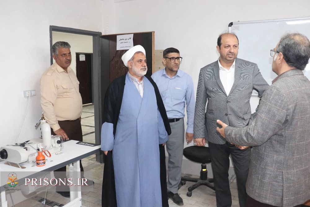بازدید مدیرکل زندان‌های استان مازندران از نمایشگاه صنایع دستی زندانیان 