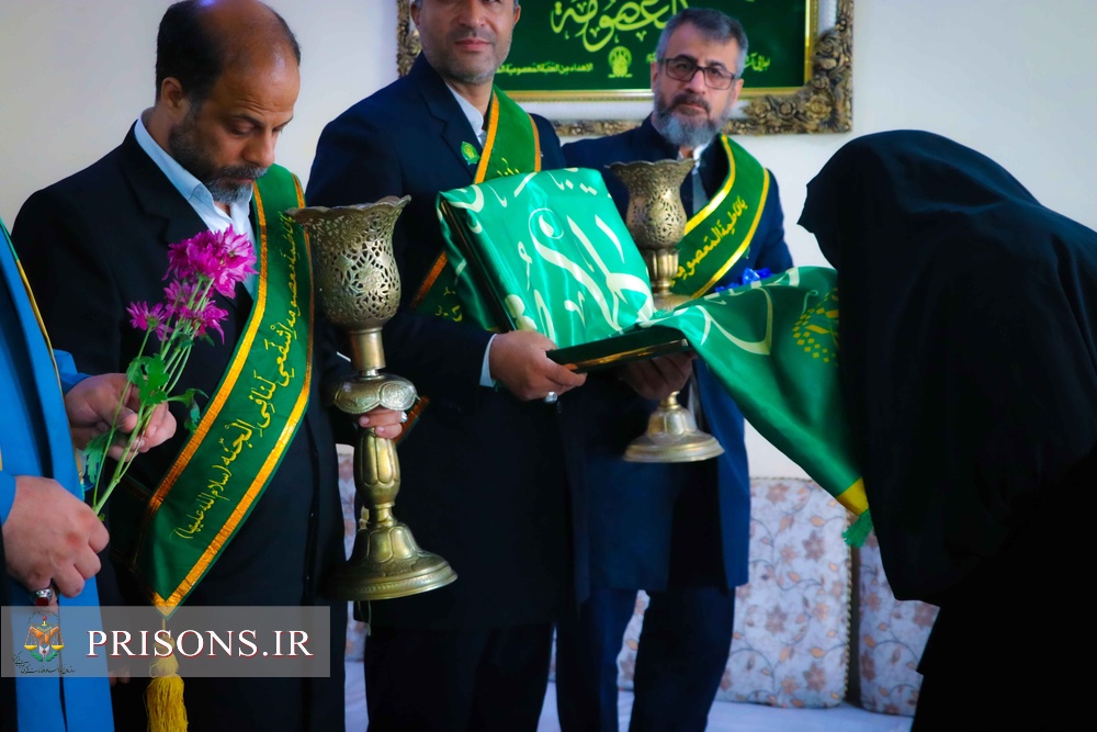 آزادی ۶ زندانی به برکت حضور خدام حرم حضرت معصومه(س) در زندان مرکزی خرم آباد