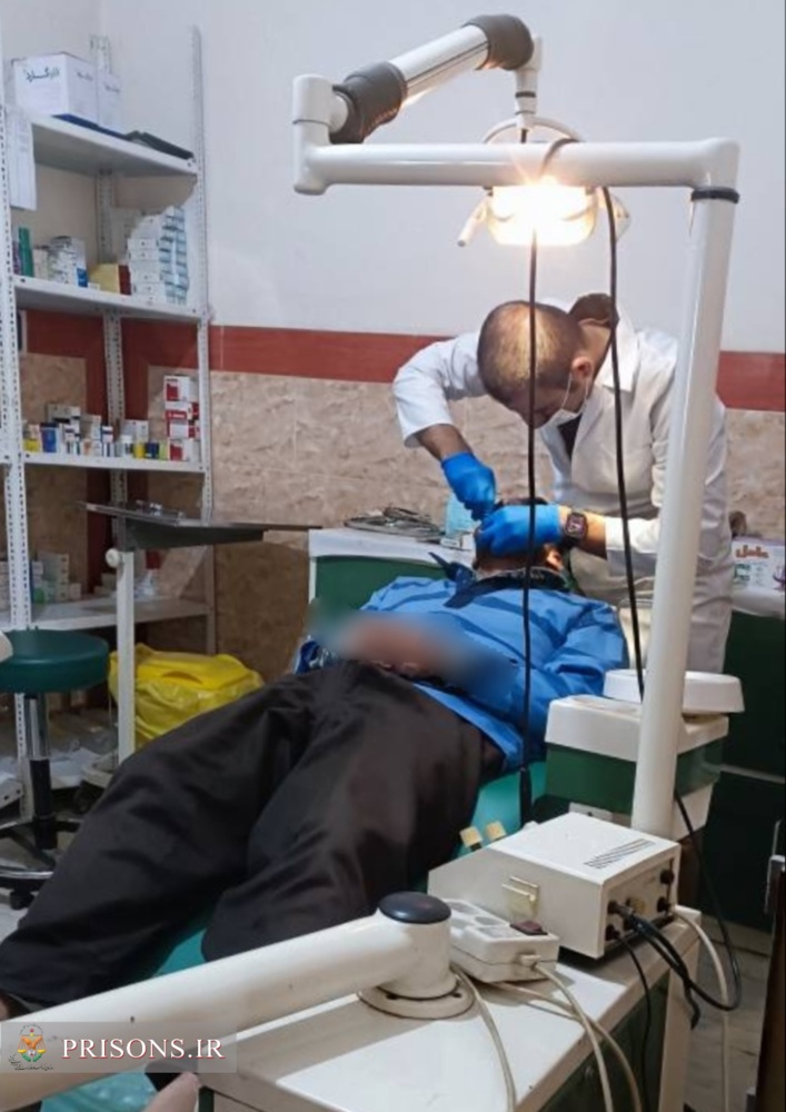ویزیت دندانپزشکی زندانیان مریوان توسط دندانپزشک جهادی