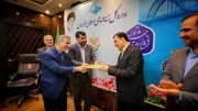 تجلیل از اساتید دانشگاه و منطقه ۳ آموزشی در پاسداشت روز معلم با تأکید بر نقش آنان در نظام اصلاح و تربیت