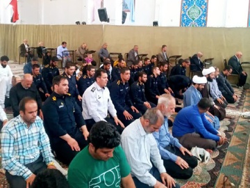  حضور کارکنان و سربازان وظیفه یگان حفاظت ندامتگاه کرج در نماز جمعه