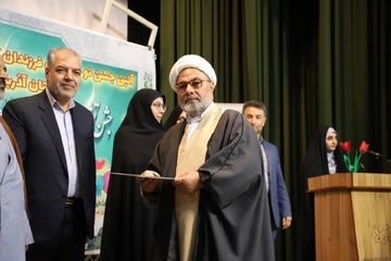 تجلیل از فعالین نماز زندانهای استان آذربایجان غربی