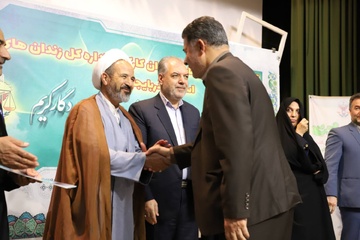 تجلیل از فعالین نماز زندانهای استان آذربایجان غربی