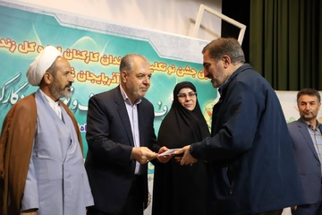 تجلیل از فعالین نماز زندانهای استان آذربایجان غربی