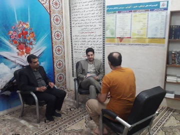 دیدار دادستان و قضات حوزه  قضایی شهرستان دلیجان با زندانیان در میز خدمت زندان