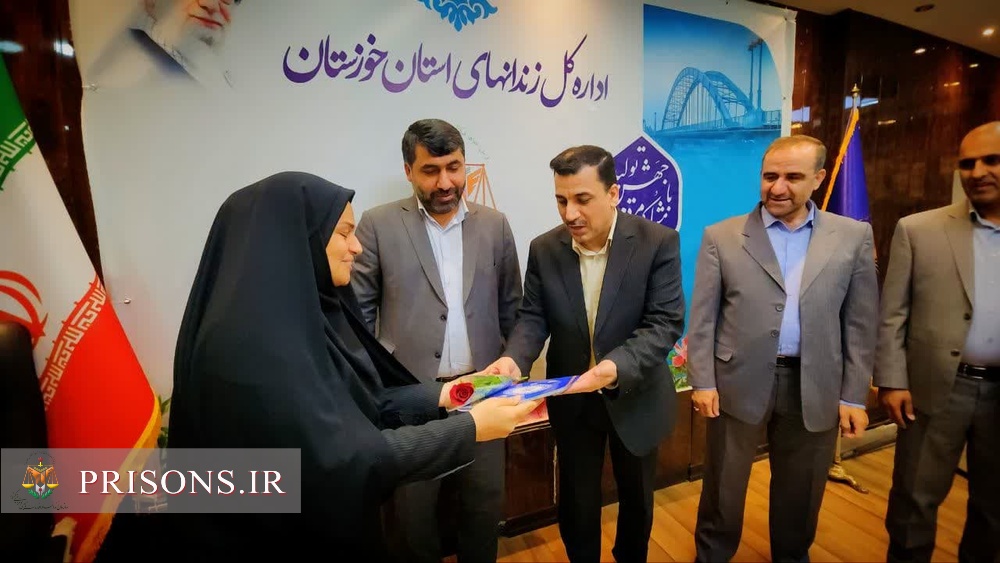  تجلیل از اساتید دانشگاه و منطقه ۳ آموزشی در پاسداشت روز معلم با تأکید بر نقش بی‌بدیل آنان در نظام اصلاح و تربیت
