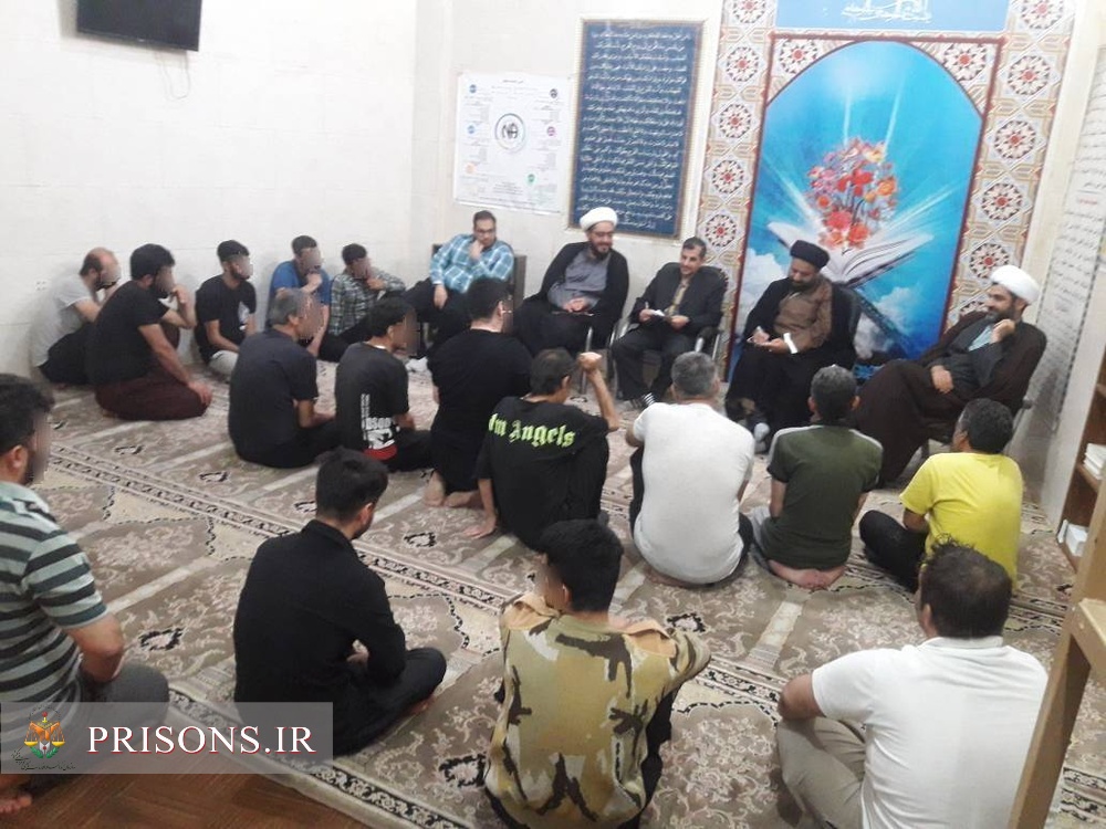 دیدار دادستان و قضات حوزه  قضایی شهرستان دلیجان با زندانیان در میز خدمت زندان