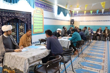 دیدار چهره به چهره قضات شهرستانهای خمین، خنداب، آشتیان و شازند با زندانیان در میز خدمت اردوگاه کاردرمانی