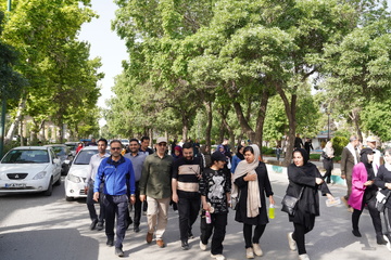 پیاده‌روی خانوادگی کارکنان زندان‌های استان کرمانشاه در صبح جمعه به مناسبت دهه کرامت