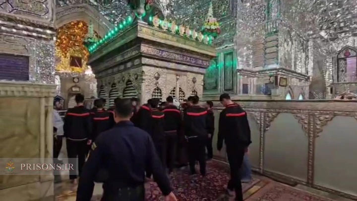 اردوی زیارتی مهرجویان کانون اصلاح و تربیت استان فارس در حرم مطهر شاه چراغ(ع)