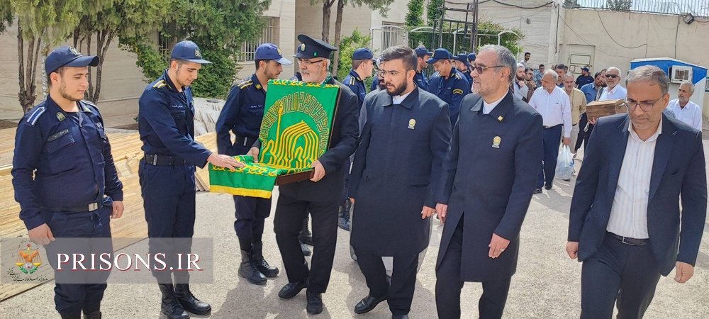 آزادی یک زندانی با حضور کاروان «زیر سایه خورشید» در زندان محلات آزادی یک زندانی با حضور کاروان «زیر سایه خورشید» در زندان محلات