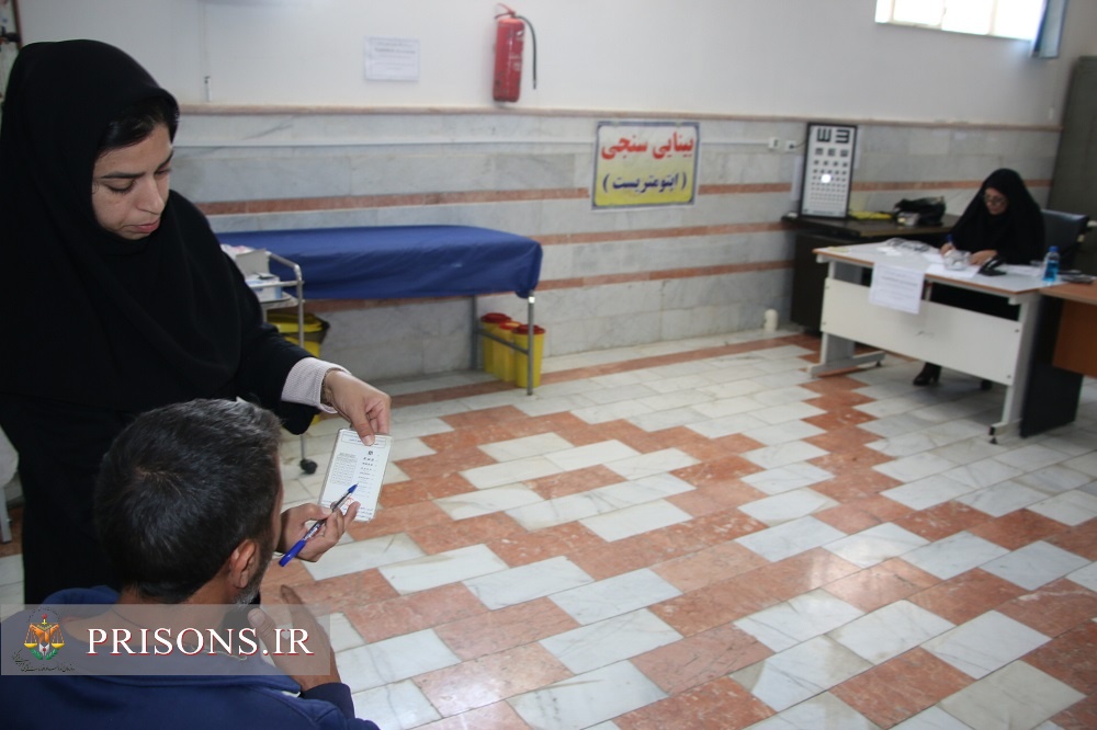 روشن‌تر شدن نگاه‌ها با عینک مهربانی پزشک جهادی
