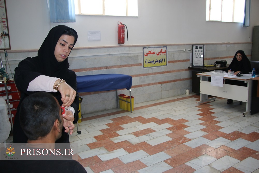 روشن‌تر شدن نگاه‌ها با عینک مهربانی پزشک جهادی