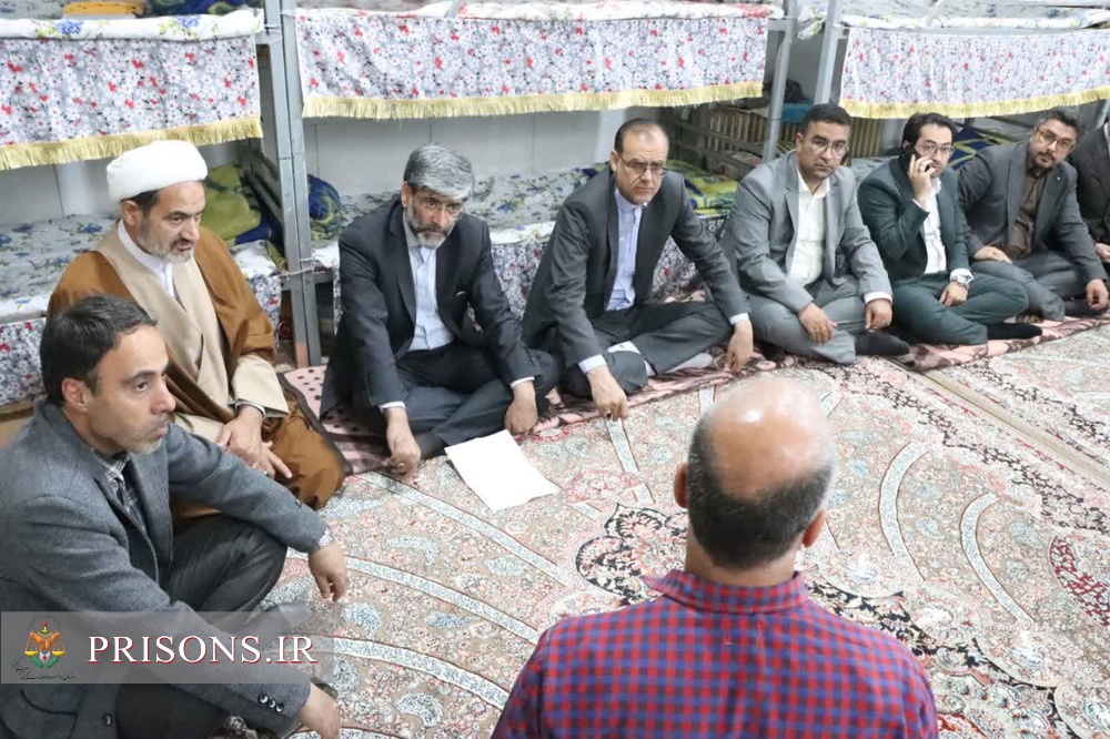 دیدارچهرهبهچهره رئیسکل دادگستری آذربایجان غربی با کلیه زندانیان بازداشتگاه سردشت دیدارچهرهبهچهره رئیسکل دادگستری آذربایجان غربی با کلیه زندانیان بازداشتگاه سردشت