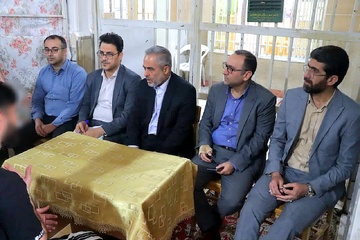 مدیرکل زندانهای استان قزوین پای میز خدمت زندان بوئین زهرا 