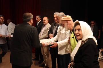 آئین تجلیل از معلمان در زندان‌های تهران برگزار شد 
