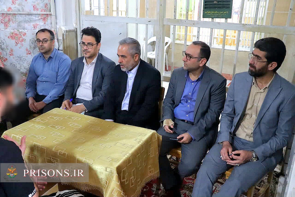مدیرکل زندانهای استان قزوین پای میز خدمت زندان بوئین زهرا مدیرکل زندانهای استان قزوین پای میز خدمت زندان بوئین زهرا