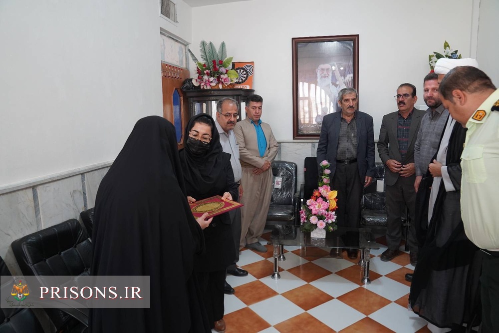 آیین تجلیل از رئیس نهضت سوادآموزی و معلمان آموزشیار شهرستان کامیاران