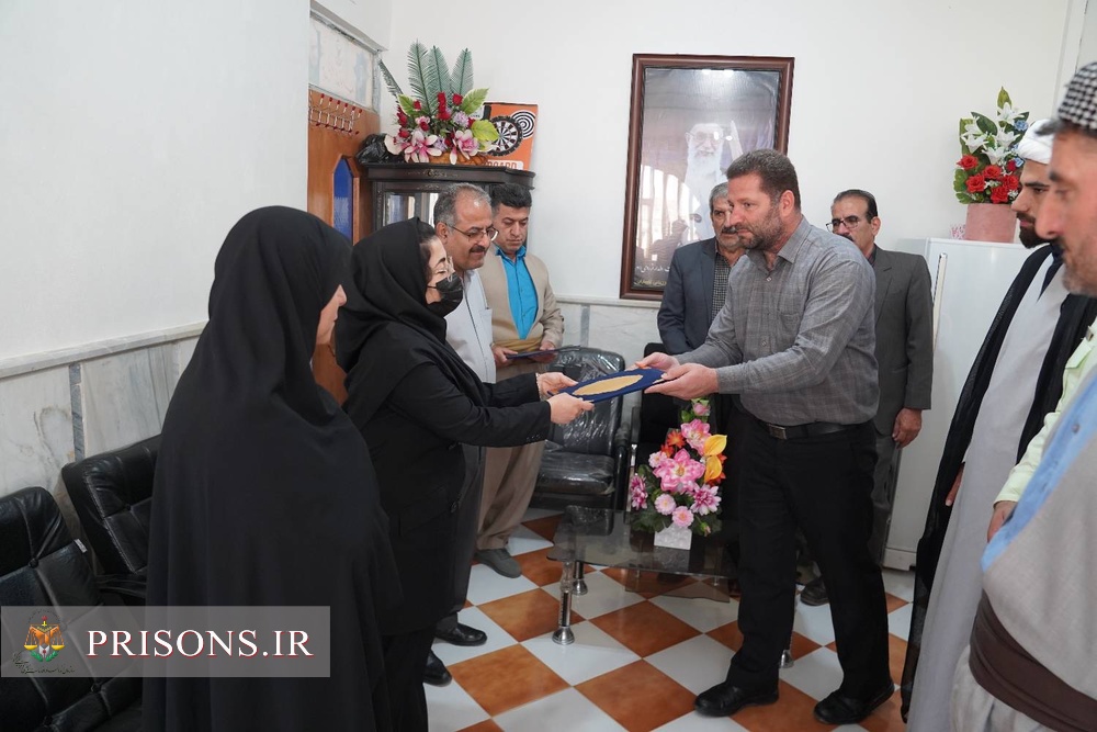 آیین تجلیل از رئیس نهضت سوادآموزی و معلمان آموزشیار شهرستان کامیاران