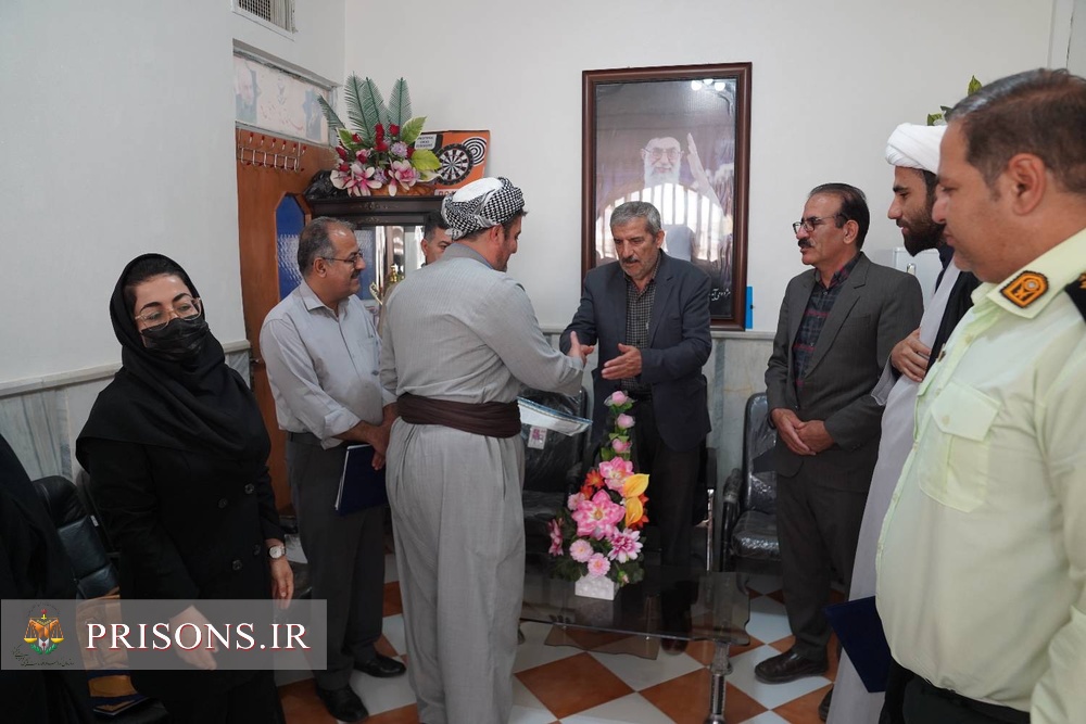 آیین تجلیل از رئیس نهضت سوادآموزی و معلمان آموزشیار شهرستان کامیاران