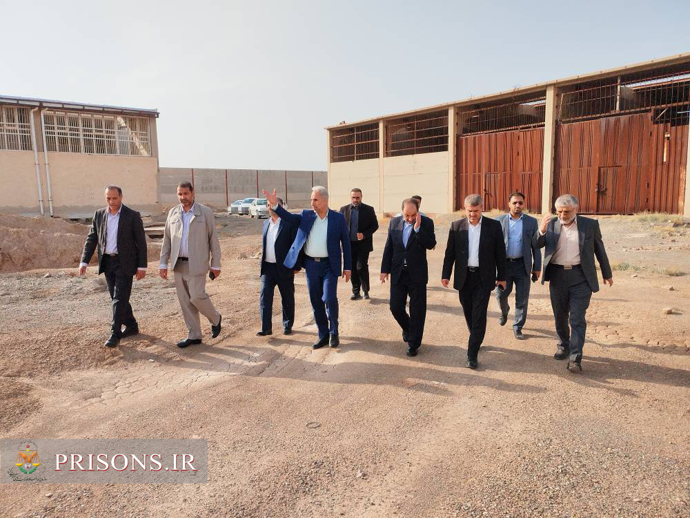 بازدید معاون دادستانی کل کشور از زندان مرکزی کرمان و اردوگاه حرفه‌آموزی و کاردرمانی کبوترخان