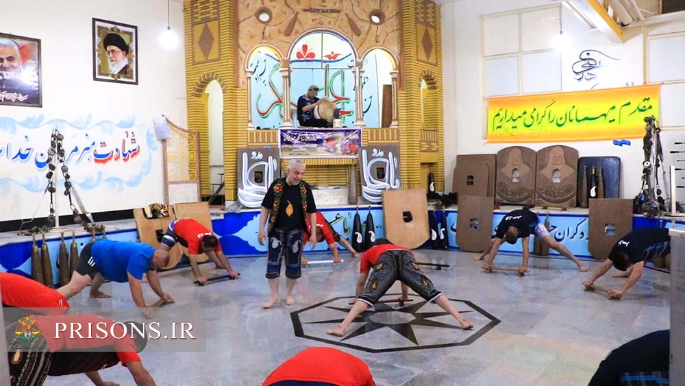 فیلم| برگزاری کارگاه آموزشی ورزش زورخانه‌ای در ندامتگاه قزلحصار