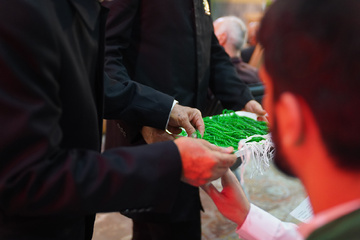 زیر سایه خورشید