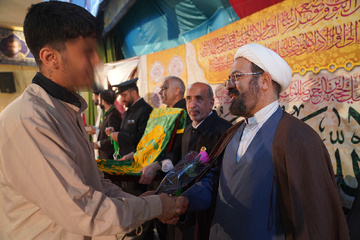 زیر سایه خورشید